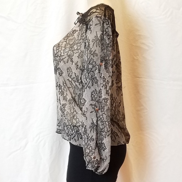 Jennifer Lopez Black Lace Blouse - Picture 2 of 8